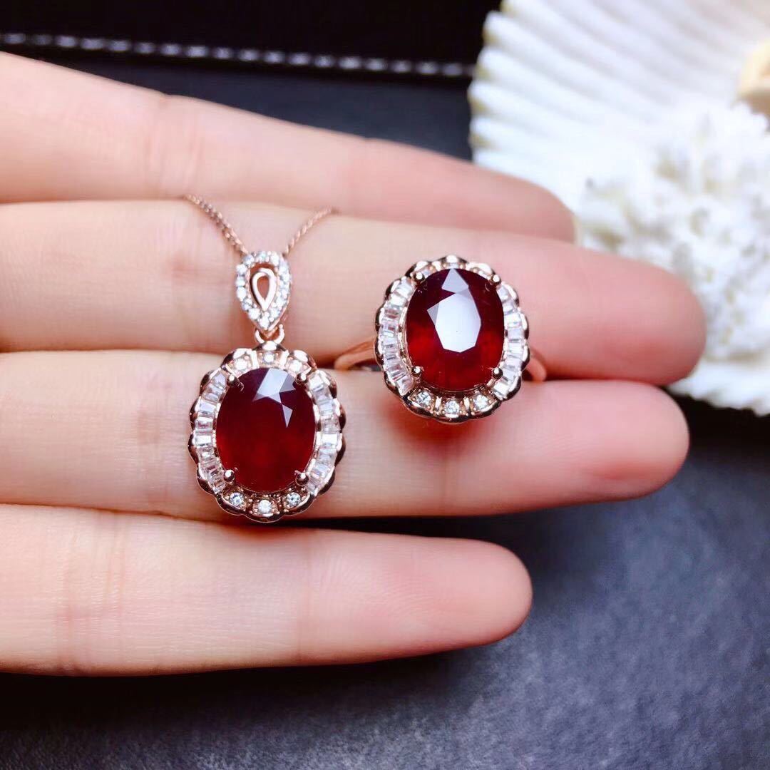 LuxeJewels™ – Ruby Royale Edition