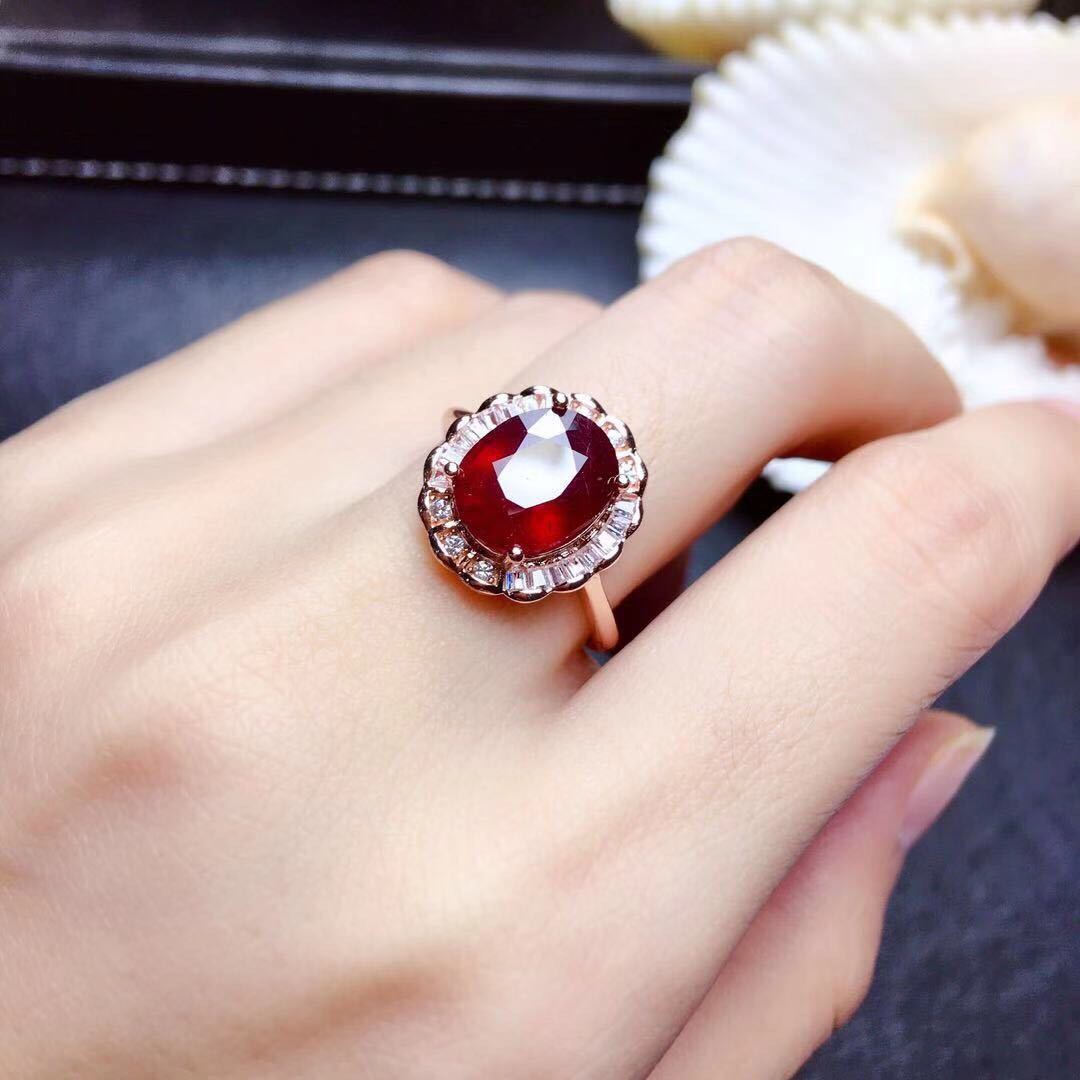 LuxeJewels™ – Ruby Royale Edition